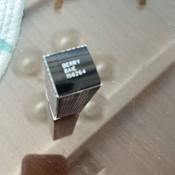 New inbox Mary kay intuitive PH lip balm in the color berry - Picture 2 of 3